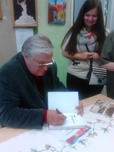 Корнев Б.Ф. подписывает книги читателям г.Лахти - 2016